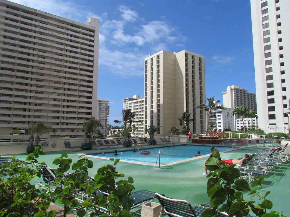 Waikiki Banyan - Walk to the Beach image 1